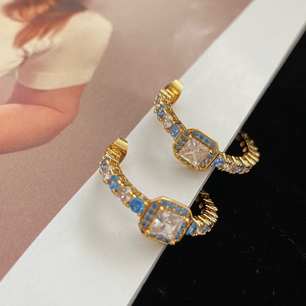 Crystal Haze
Elegant Gold and Blue Crystal Earrings